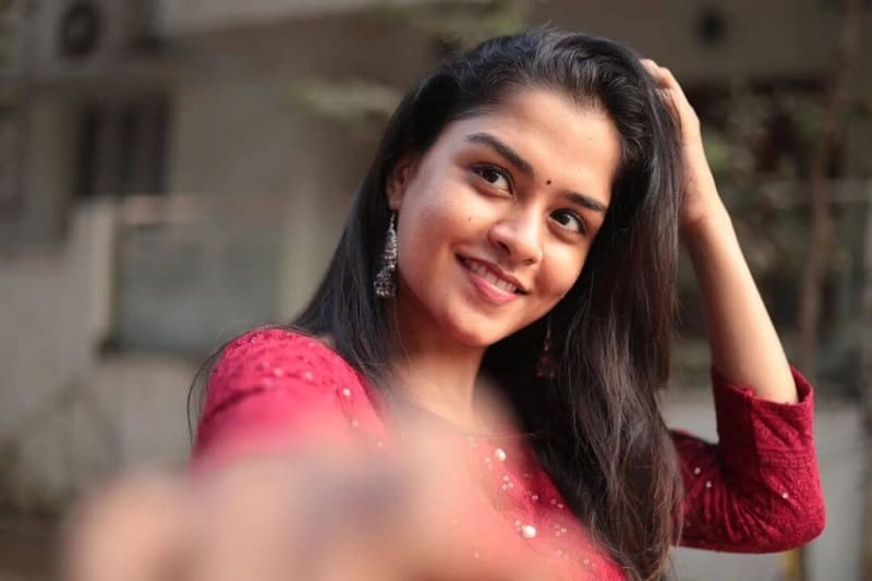 actress lakshmi priya quit from serial
